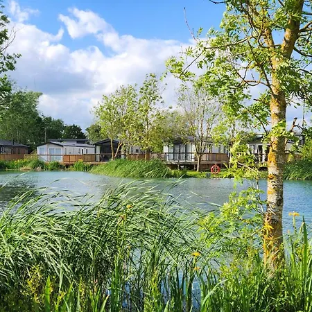 Hot Tub - York - Fishing Lakes - Free Parking - 5 Star Country Park - 5 Holiday home