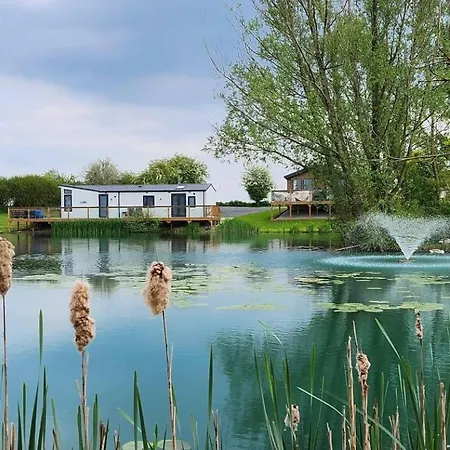 ホテル Hot Tub - York - Fishing Lakes - Free Parking - 5 Star Country Park - 5 3*