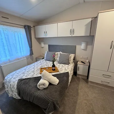 Hot Tub - York - Fishing Lakes - Free Parking - 5 Star Country Park - 5 3*