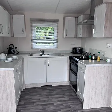 Hot Tub - York - Fishing Lakes - Free Parking - 5 Star Country Park - 5 3* Little Habton