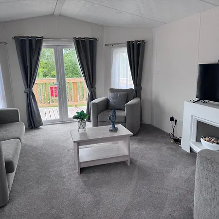 Hot Tub - York - Fishing Lakes - Free Parking - 5 Star Country Park - 5 Little Habton