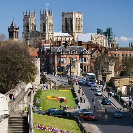 Hot Tub - York - Fishing Lakes - Free Parking - 5 Star Country Park - 5 Hotel