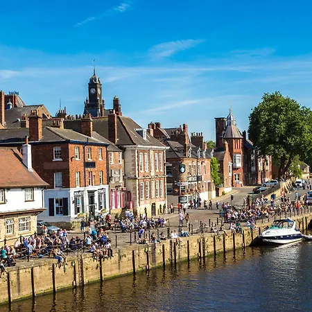 Hot Tub - York - Fishing Lakes - Free Parking - 5 Star Country Park - 5 3* Little Habton