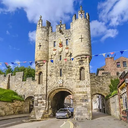 Hot Tub - York - Fishing Lakes - Free Parking - 5 Star Country Park - 5 Hotel