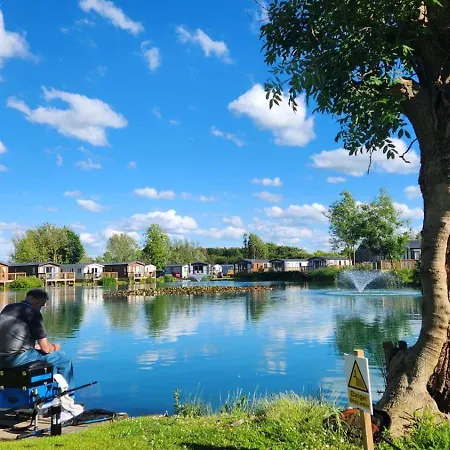 Hot Tub - York - Fishing Lakes - Free Parking - 5 Star Country Park - 5 3* Little Habton